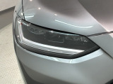 LEDヘッドライトは、点灯の瞬間から最大光量を発揮し、突然暗くなるトンネルなどでの安定感を高めます。