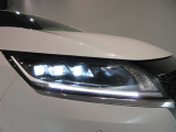 アダプティブLEDヘッドライトシステムです対向車や先行車に照射しないよう自動でハイビームの照射範囲を切り替えます 夜間走行時とても役立ちます