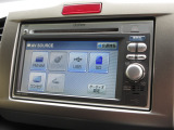 純正メモリーナビ(VXM-128VS)を装着しております。AM、FM、CD、DVD再生、ワンセグTVがご使用いただけます。初めて訪れた場所でも安心ですね!