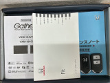 スマートキーは鍵をバッグに入れたままでもドアロックの開閉やエンジンのON・OFFができます。夜間や雨の日も鍵を探さなくて良いので便利です。