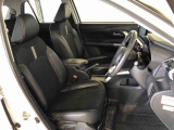 運転席の座面高さを調整できるシートリフターが付いています。