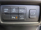 アイドリングストップOFFやパーキングセンサー、パワーバックドアなどのスイッチ群です。日々の運転をしっかりサポートします。