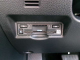 ETC車載器を装備しています。高速道路の料金所もストレスなく通行できます。すっきりとしたビルトインタイプですよ。