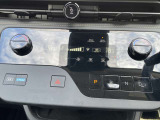 移動時の車内も快適に オートエアコンです