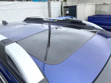 【サンルーフ】開放感たっぷりの希少装備、サンルーフが装着されています!車内に明かりを取り入れたり景色を楽しむ以外にも、車内の空気も簡単に換気できて快適です!