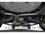 車両後方からの下回りです。マフラー防錆塗装や下回り防錆施工等も可能でございます。