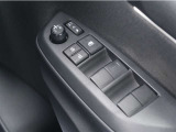 電動格納&ミラー角度調整機能付きです。