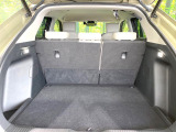 積み下ろしのしやすいデッキにはたっぷりと荷物を積み込んでいただけます。遊びから仕事まで、様々なシーンで頼れます♪