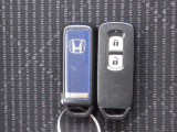 Hondaスマートキーシステムは、携帯しているだけでエンジンの始動、ドアの施錠や解錠が可能です。ボタン操作でもドアの施錠や解錠操作もできる便利な機能が満載です!