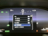 【ブラインドスポットモニター】後側方から接近する車両を検知。 衝突の危険があると判断した場合、ドアミラー表示や警報音でドライバーに注意を促します。
