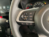 運転中、オーディオの操作をしてて、ハッとしたことはありませんか?ステアリングスイッチは、運転中でもハンドルでオーディオの操作が可能です。安全なドライブをサポートします。