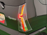 精悍なカスタム専用デザインのLEDリヤコンビネーションランプ(LEDストップランプ)で省電力・長寿命化を実現。