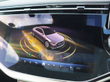 納車前整備は、メルセデスベンツ国際認定メカニックによる最新の検査ライン等の施設が充実した当社工場で入念に行います。