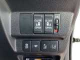 運転席脇に各種のスイッチが集中しており便利です