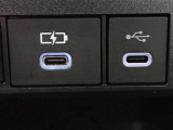 充電用USB端子付き。スマートフォンなどの充電に便利です。