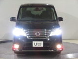 ハロゲンより明るく、より遠くまでさらなる安心感のあるLEDヘッドライトを採用。照射軸の上下方向を自動調整するオートレベリング機構、点灯忘れも防止できるオートライトコントロール機構付きです。