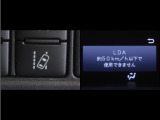 レーンディパーチャーアラートとは車線、又は走路からの逸脱の可能性をブザーにて警告します。