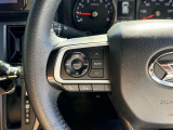 運転席操作部の写真です!席から操作しやすい位置に配置されており、快適な運転の強い味方となってくれます。ぜひ来場して、実際に触ってみてください♪