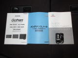 カギをバッグやポケットに入れたままでもドアロックの開閉やエンジン始動ができる『スマートキー』付き!暗くなってもキー穴を捜す必要が無くとっても便利ですから人気の装備です!