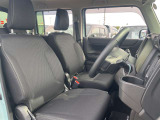 運転席シート廻りは使用感も少なく、良好な状態となっています。前オーナー様が丁寧に使っていたことがよくわかりますね。