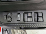 パワーウィンドウのスイッチですよ。運転席に居ながら窓を開け閉めのコントロールできます。