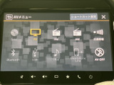 様々なソースに対応したオーディオ画面です。お好みの音楽やラジオを楽しみながら、快適なドライブをお過ごしください。操作も簡単に行えます。