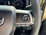 運転席操作部の写真です!席から操作しやすい位置に配置されており、快適な運転の強い味方となってくれます。ぜひ来場して、実際に触ってみてください♪