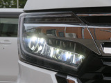 切れにくく明るいLEDヘッドライト装備