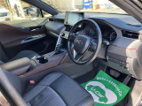 高いホールド性で運転姿勢が安定します。長距離ドライブでも疲れにくいのが魅力です。快適なドライビングライフをお送りください♪