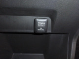 12V電源ソケットを設置しております。周辺機器の充電にご利用頂けます。