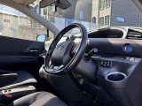 ブレーキを踏んでパワースイッチを押すだけで、ハイブリッドシステムが起動します。