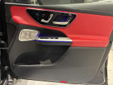 【メモリー付きパワーシート】3名までのシートポジションを記憶できるパワーシート!運転席のみ、ドアミラー・ステアリング位置も記憶可能です。高速道路などでの、運転交代時などに便利な機能です☆