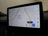 スマートフォンとの連携を可能にした9インチのディスプレイオーディオにはナビキットを採用。AM/FM(ワイドFM対応)、Bluetooth/USB入力に対応しています。(T‐Connectは別途有料)
