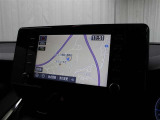 スマートフォンとの連携を可能にした8インチのディスプレイオーディオにはナビキットを採用。AM/FM(ワイドFM対応)、Bluetooth/USB入力に対応しています。(T‐Connectは別途有料)