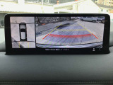 360&deg;ビューモニターでは前後左右4つのカメラ映像をさまざまな走行状況に応じて切り替えてセンターディスプレイに表示することで、駐車時や狭い道でのすれ違い時、見通しの悪い交差点進入時でも安心感を高めます