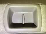 ドリンクホルダーになります。ちょっとした小物を入れるのにも便利です。