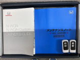 スマートキーは鍵をバッグに入れたままでもドアロックの開閉やエンジンのON・OFFができます。夜間や雨の日も鍵を探さなくて良いので便利です。