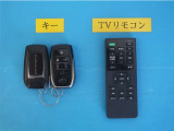 キーを取り出さずにドアを施錠&解錠。車の始動も可能です。
