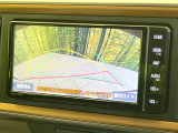 【バックカメラ】駐車時に後方がリアルタイム映像で確認できます。大型商業施設や立体駐車場での駐車時や、夜間のバック時に大活躍!運転スキルに関わらず、今や必須となった装備のひとつです!