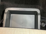 助手席アンダーボックスは運転用の替え靴や、車内に常備しておきたい子供用品、着替えた服などが収納できて便利です。女性に嬉しい収納スペースです★
