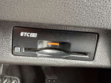 高速道路の料金所もスムーズに通過できるETC。阪神高速はETC使用時に距離料金でお得になります!ビルトインタイプですので、綺麗にスッキリ収まっています。多機能なETC2.0ですよ!!
