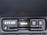 ■【ETC車載器】が装備されています。セットアップをしてお渡しとなり、ETCカードを差し込むだけで高速道路の利用が可能です。