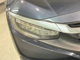 LEDヘッドライトは、点灯の瞬間から最大光量を発揮し、突然暗くなるトンネルなどでの安定感を高めます。