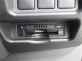 ETC車載器は、ビルトインタイプですっきり収納され、見た目も使い勝手も満足のアイテムです。