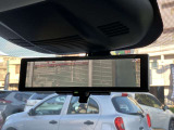 【インテリジェントルームミラー】車両後方のカメラ映像がミラー(液晶画面)に写るので、後席の人や荷物が写りこみません。夜間や悪天候でも視界が良好です♪