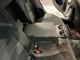 この後席に座る方のための車両です。非常時には、電動対面シートを使用いたします。