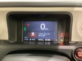 デジタル表示のスピードメーターとタコメーター、燃費やオドメーターなどの表示の他に、ホンダセンシング機能などの表示もできる多機能なマルチインフォメーション・ディスプレイです。