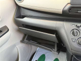 助手席側収納です