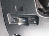 高速道路上に設置されたITSスポットと双方向通信を行うETC2.0ユニットは、ETC機能に加え、安全運転をサポートする交通情報を提供します。