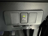 コーナーセンサーを車の前後に装備。障害物までの距離に応じて警告音を変えてお知らせ。縦列駐車時や駐車場・車庫などでの取り回しをサポートします。詳細は販売店スタッフまでおたずねください。